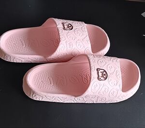 Eva Pillow Slides bear print, ultra soft size 10-11.